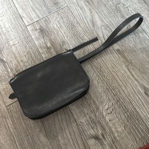 Madewell Leather Fanny Bag - used once —-perfect condition !!!